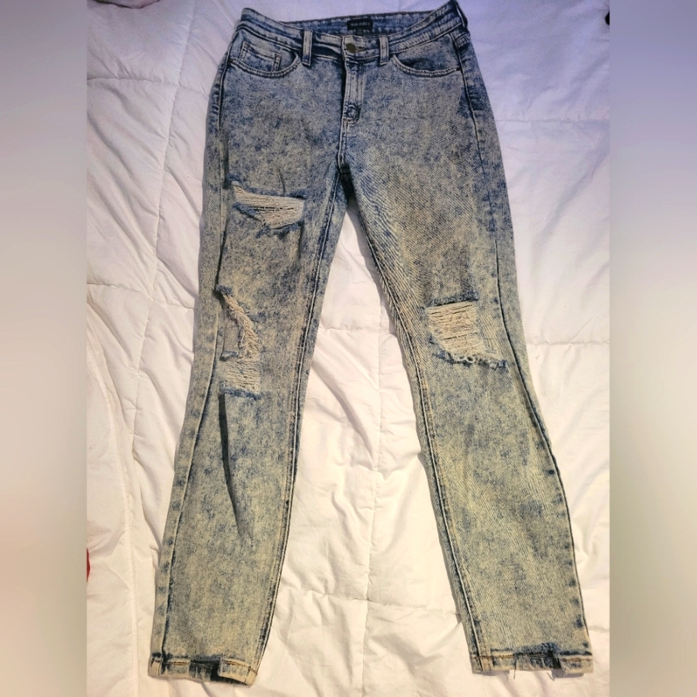 EUC  Women's Poison Mushroom Highwaisted acid washed jeans size 28